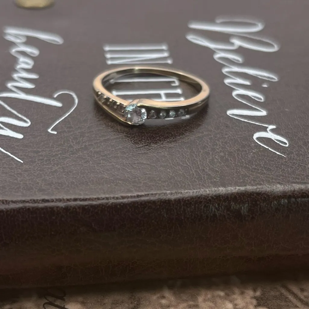 Vintage Cubic Zirconia Stainless Steel Ring – Size 8.75 Gold - Image 7