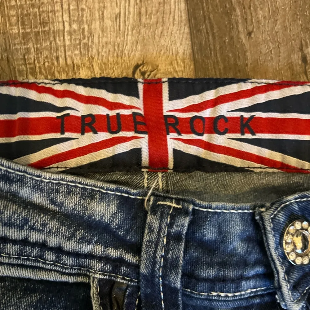 True Rock Women’s Junior Distressed Ripped Jeans 9 / 10 - Image 4