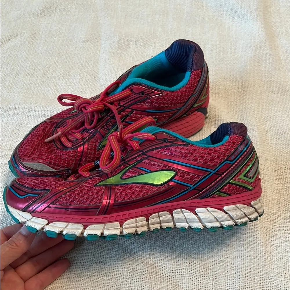 Brooks Red and Teal Athletic Shoes - Image 2