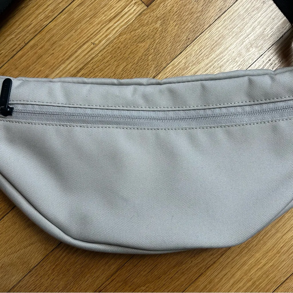 Everlane Renew Transit Adjustable Fanny Pack Warm Quartz Sling Bag Belt Bag - Image 7