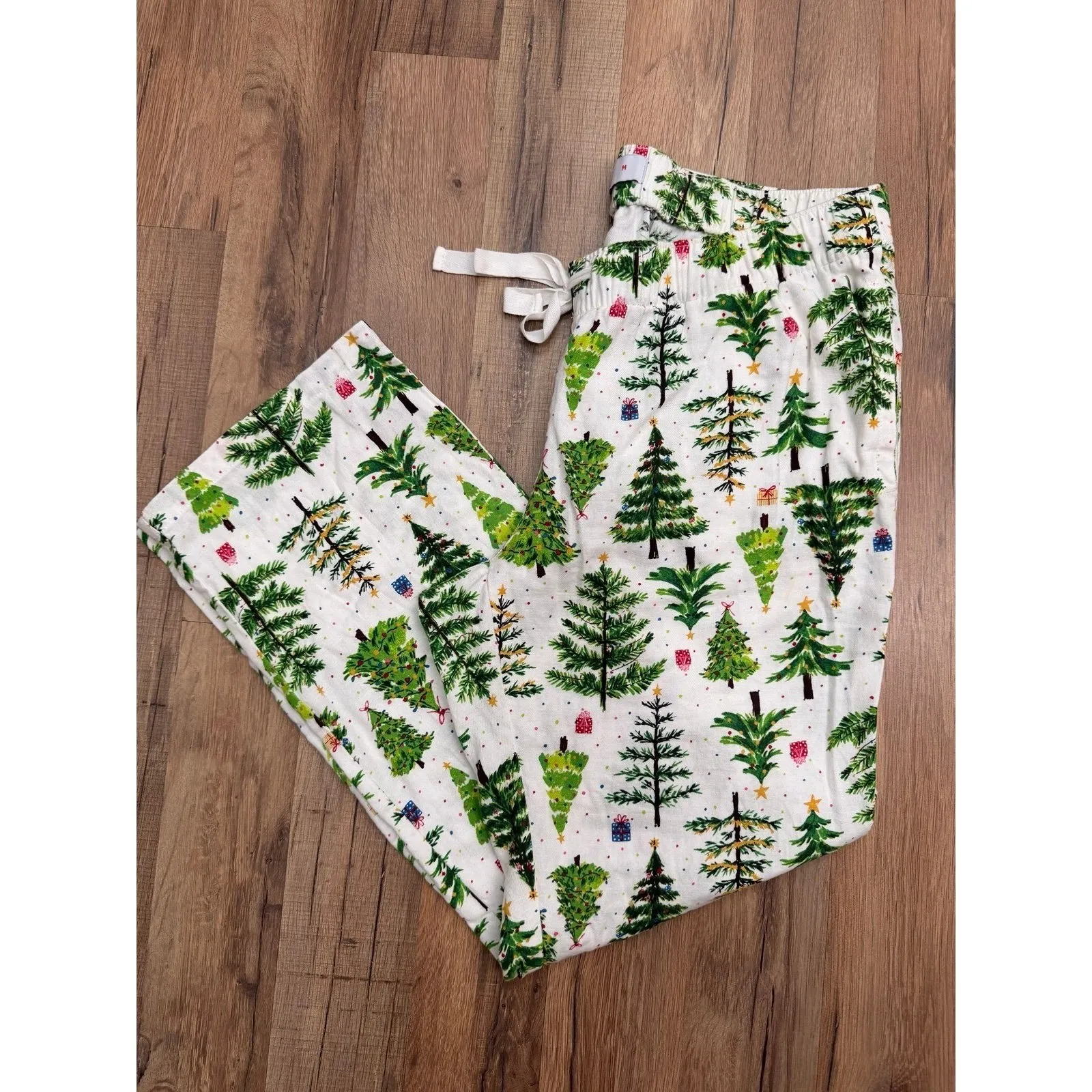 Old Navy Maternity Christmas Pajama Pants Tree Print Size M NWOT - Image 2
