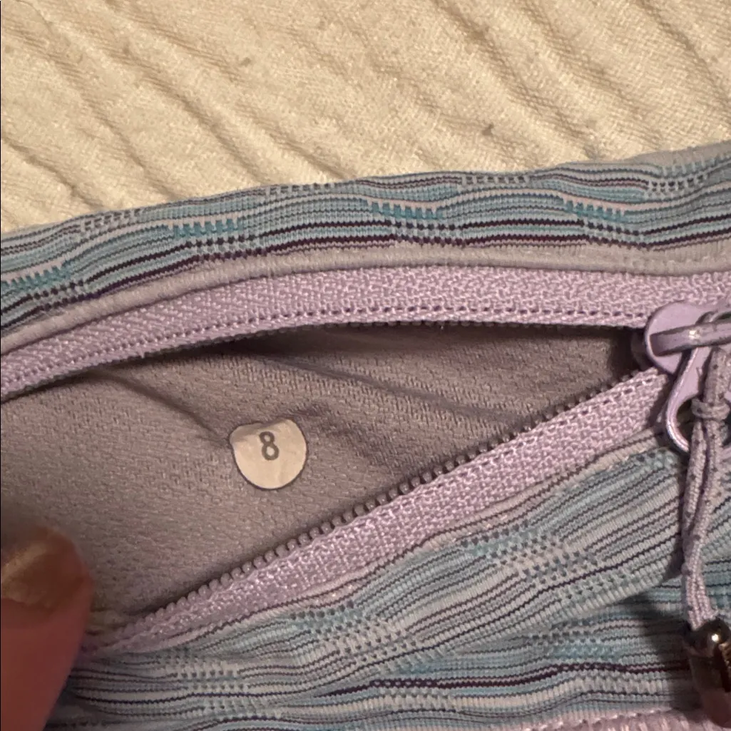 lululemon low rise hotty hot shorts - Image 3