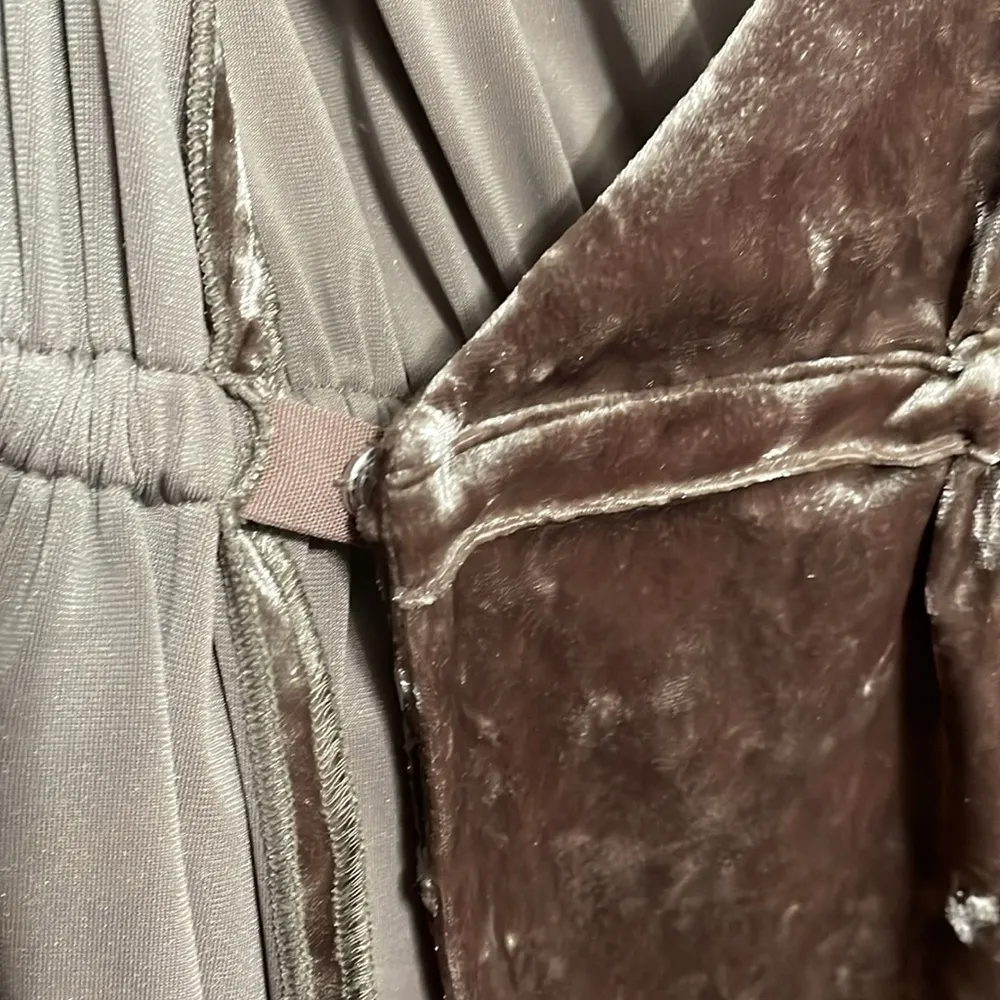 L'AGENCE Riley Crushed Velvet Wrap Dress Size XS/T - Image 8