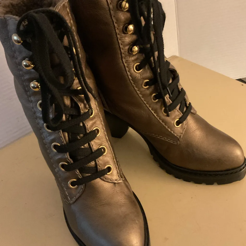 Marc Jacobs gold metallic leather platform combat Lace-Up Boots size. 7 - Image 5