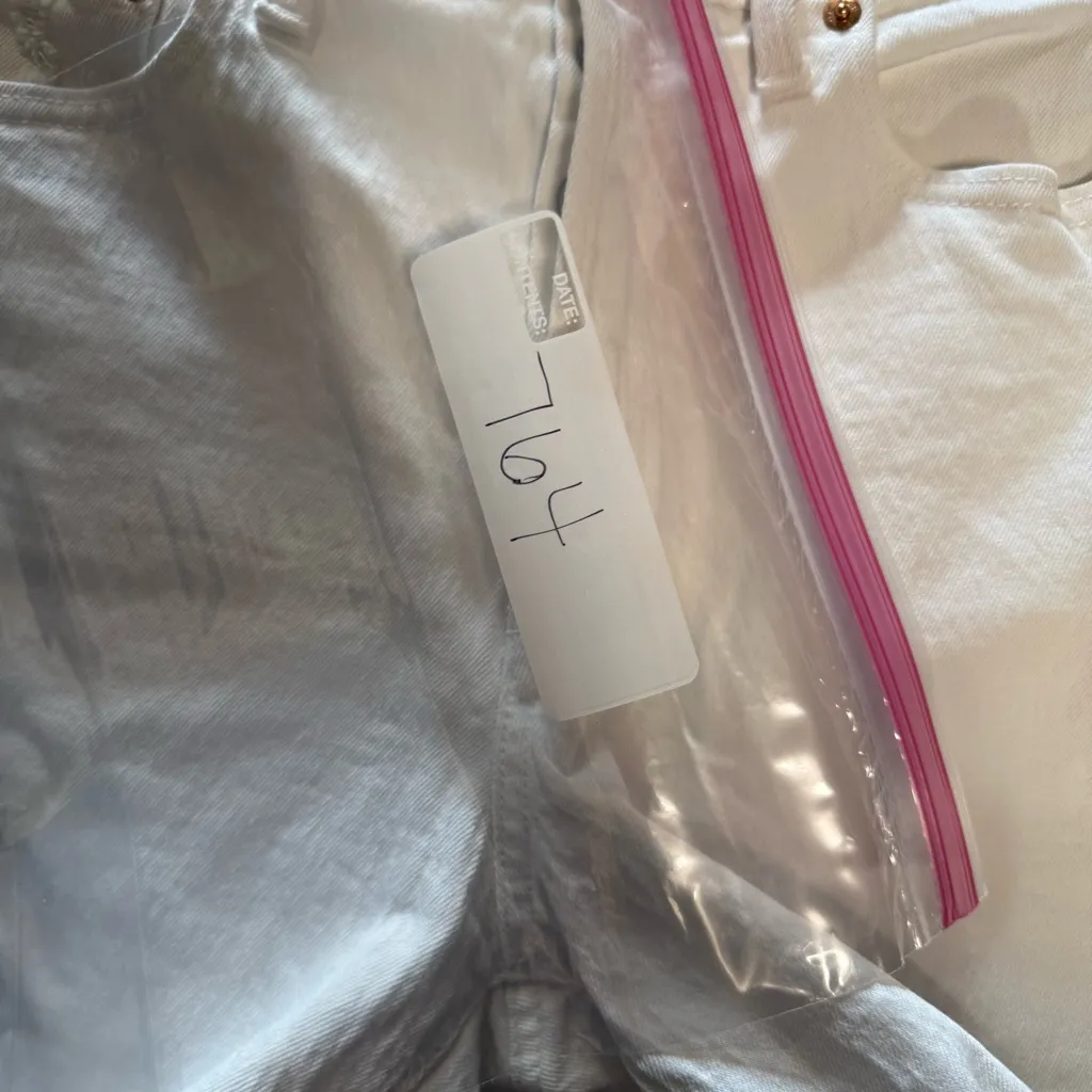 GAP Cheeky Midi Short High Rise White Jean Denim Cutoff 6"‎ Inseam Button Fly 28 - Image 6