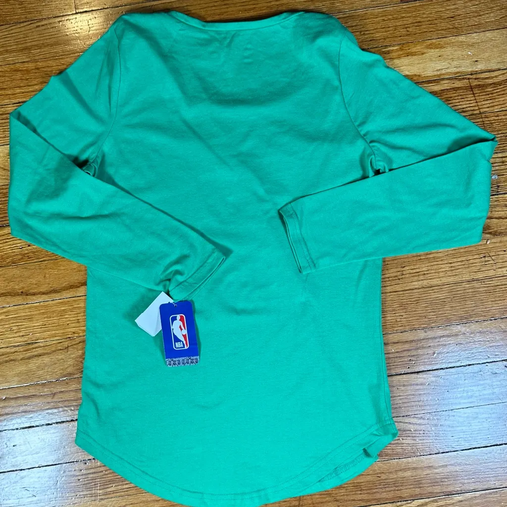 NBA Boston Celtics 1946 Women's Size m Green Scoop Neck Long Sleeve Logo T-Shirt - Image 4