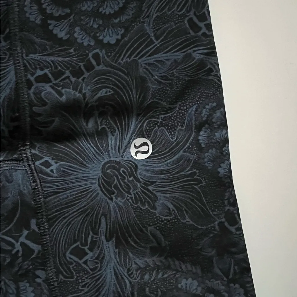 Women’s Lululemon Wunder Under High Rise Luxtreme Navy Black Floral Leggings 6 - Image 5