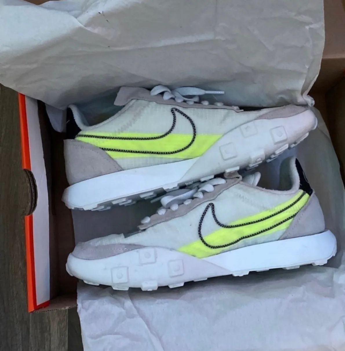 Nike Air Waffle Athletic Shoes - Image 5