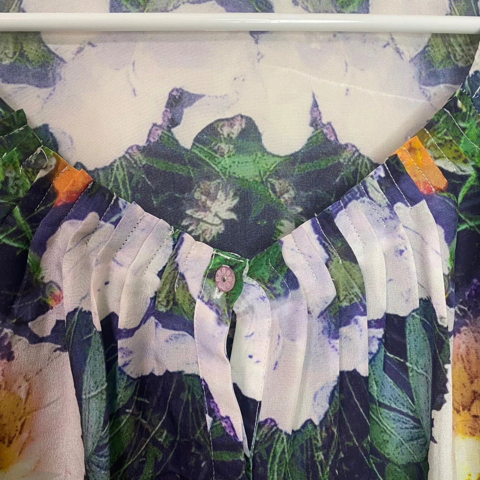 Robert Graham Womens 100% Silk Floral Print Blouse 3/4 Sleeve V Neck Top - Image 4