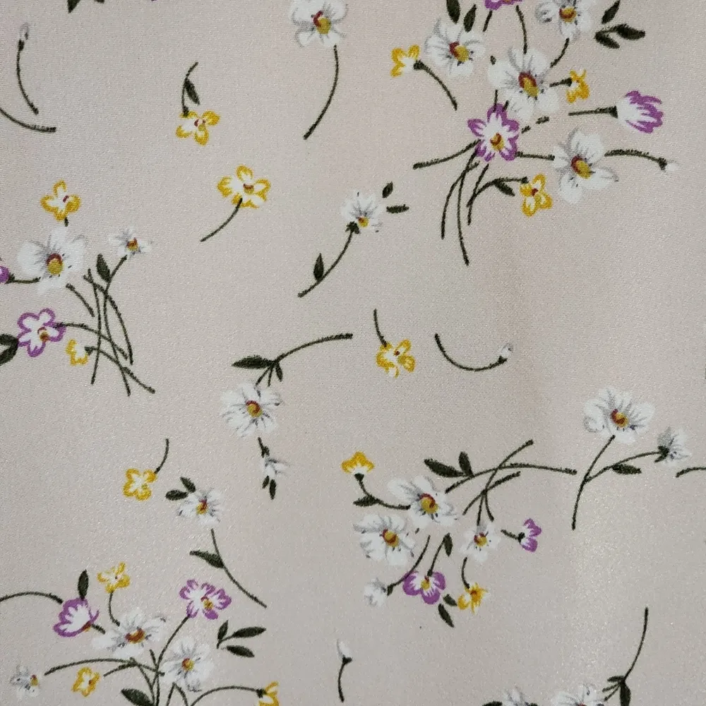 Davi & Dani Blush Floral Vold Shoulder Blouse Size Medium - Image 6