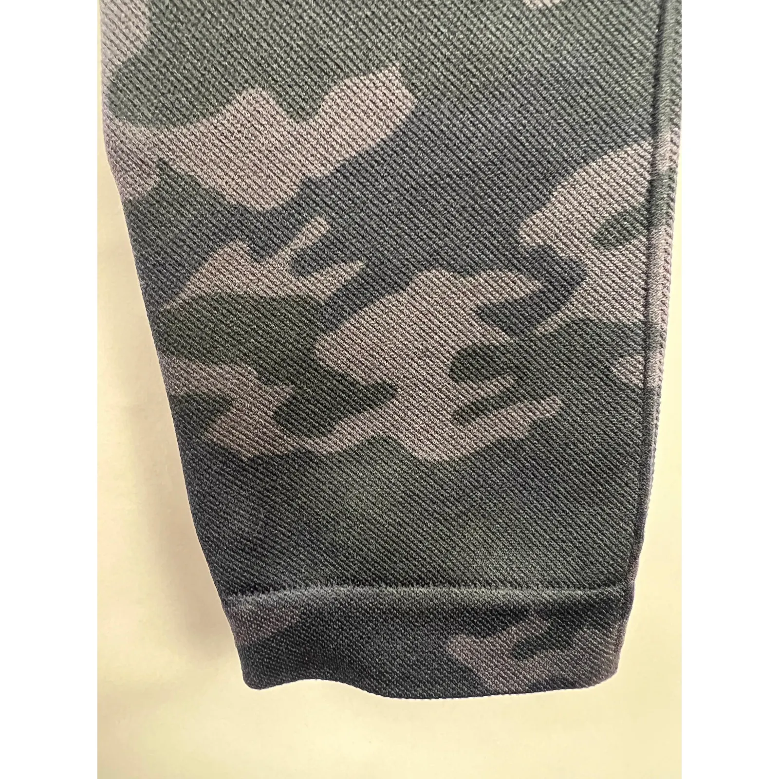 Spanx Look At Me Now Seamless Black Camo Leggings XS High Rise Shapewear - Image 6