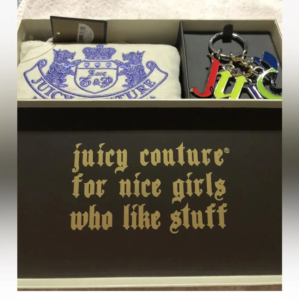 Juicy Couture Pam Gela Wristlet Wallet Pouch with Juicy Key Fob Retro New in Box - Image 10