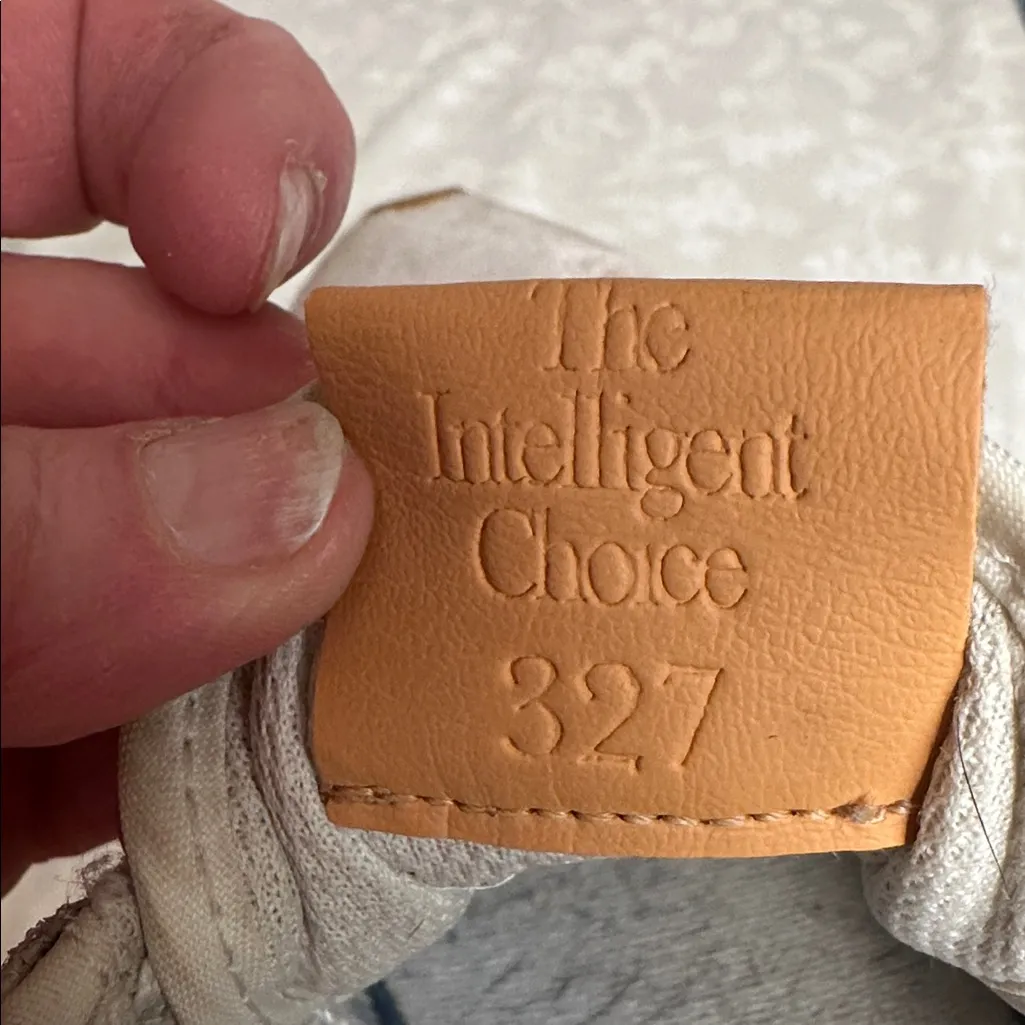 New Balance 327 sneaker in the "Sea Salt with Rust Oxide"  Women's sz 6 - Image 5