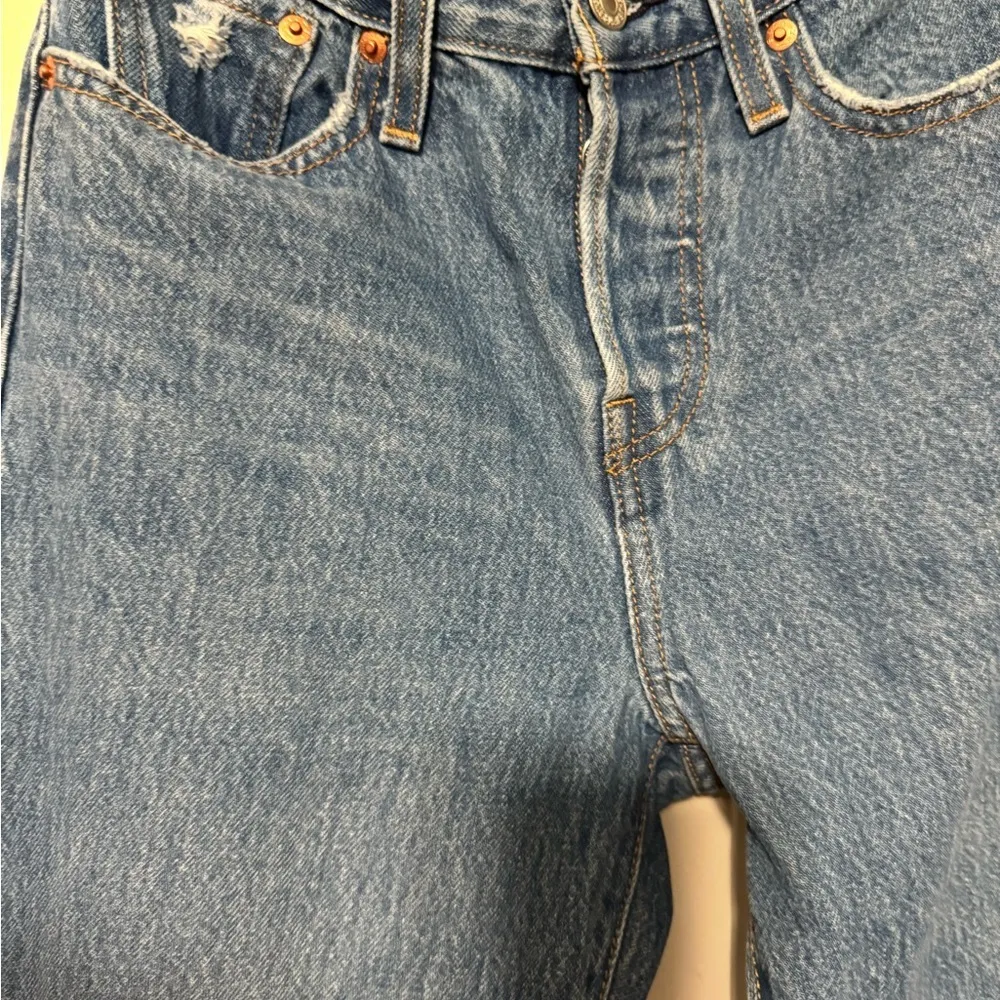 Levi's Premium Wedgie Distressed High Waist Raw Fray Hem Button Fly Jeans Sz 25 - Image 4