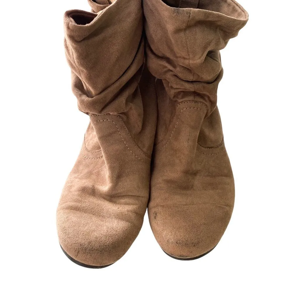 Carney Grey Beige Suede Scrunch Flat Womens Ankle Fashion Shoes Size 9 - Image 9