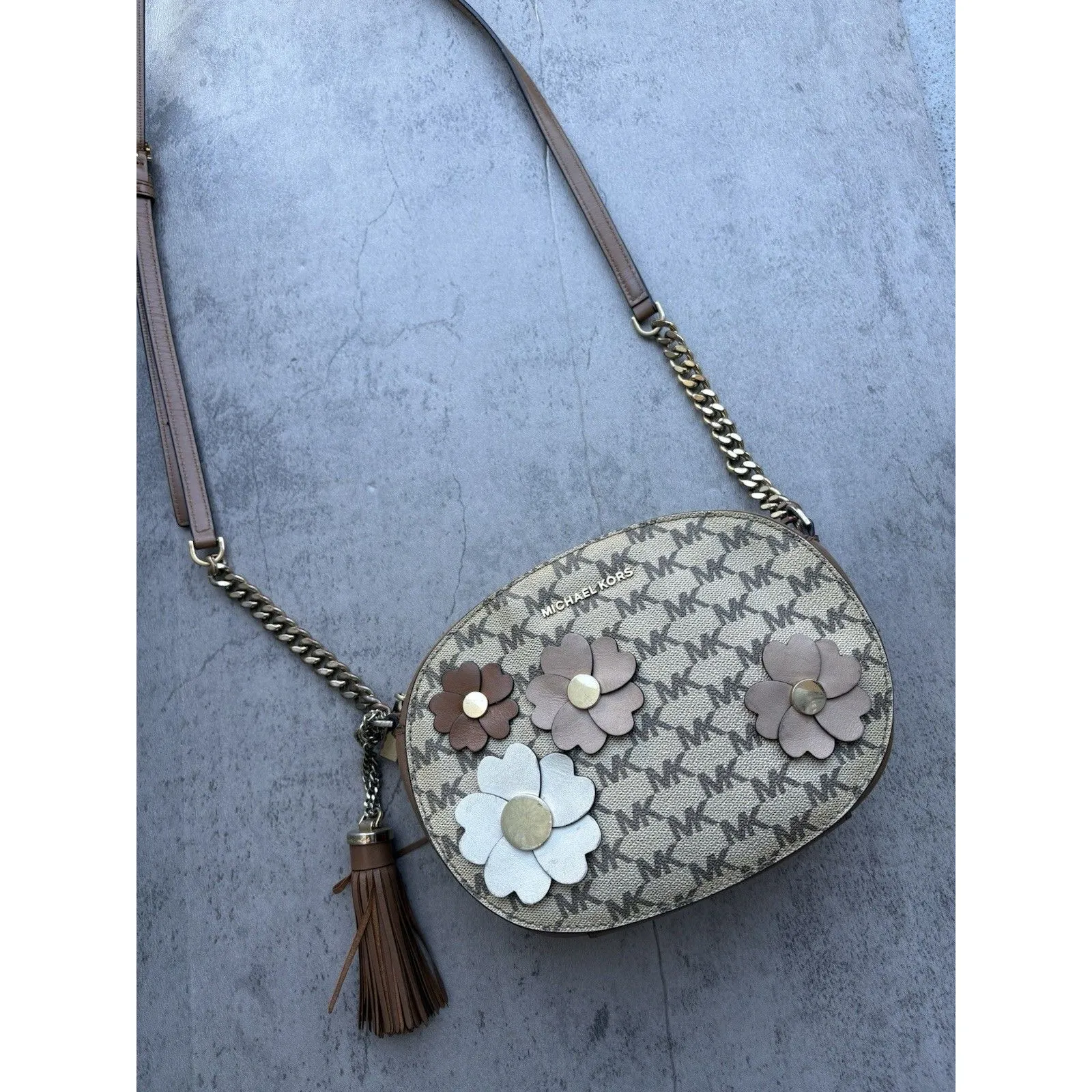 Michael Kors 3D FLORA APPLIQUE GINNY With Tassel MEDIUM MESSENGER Crossbody Bag - Image 2