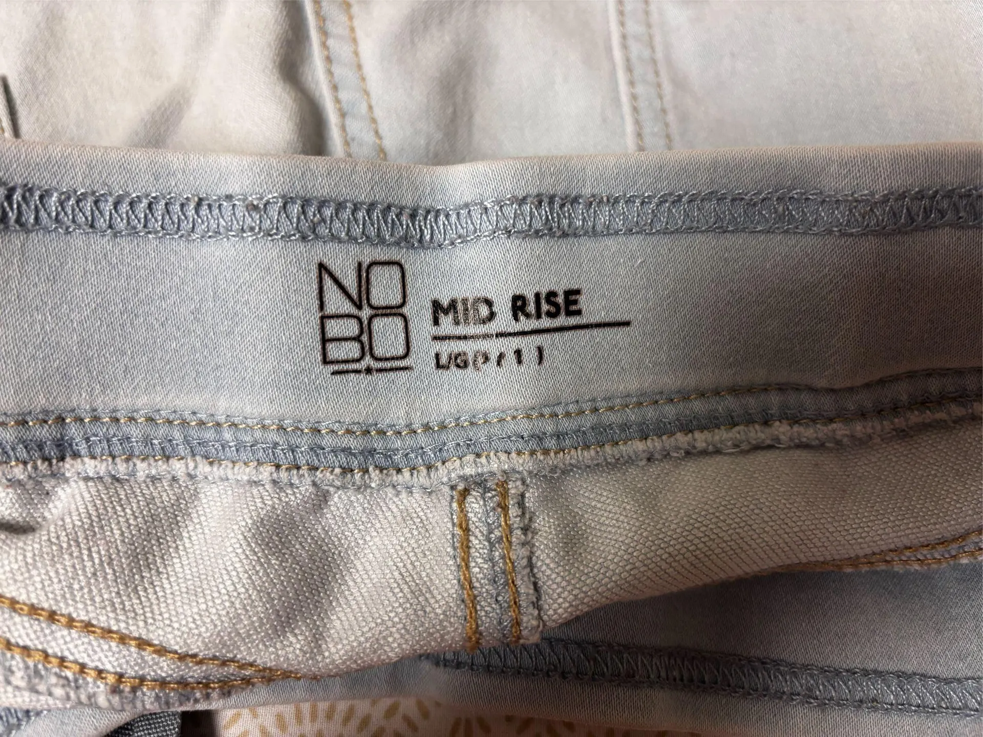 Short blue stretchy jean shorts - Image 2