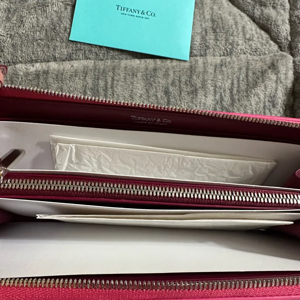 NEW without box Tiffany & Co. pink zip around wallet - Image 5