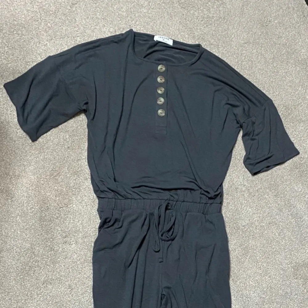 Zenana Grey Short Sleeve Henley Jumpsuit Size S - Image 2