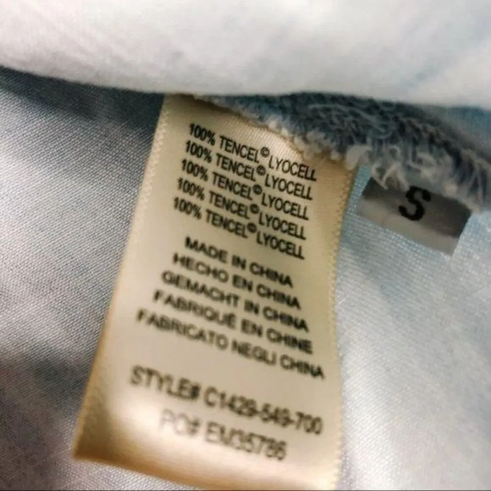 Cloth & Stone Anthropologie Chambray Light Wash Blue Bell Sleeve Blouse Small - Image 5