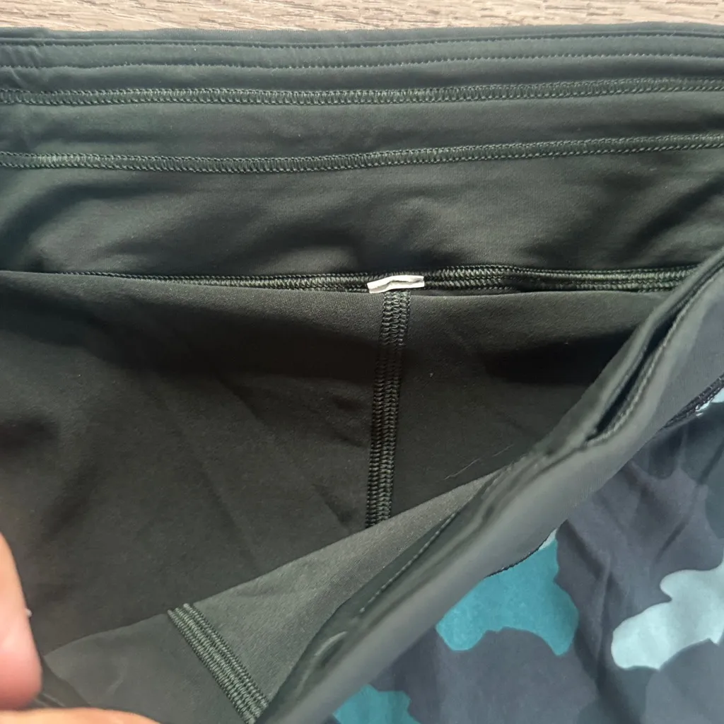 lululemon Green Camo Women's Skort Size 6 - Image 5