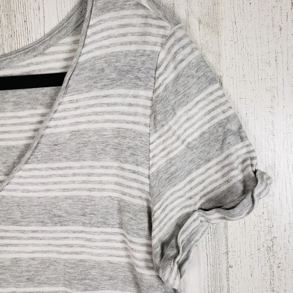 Aero Seriously Soft Perfect Gray & White Striped Tee Women's Size Small - Image 4
