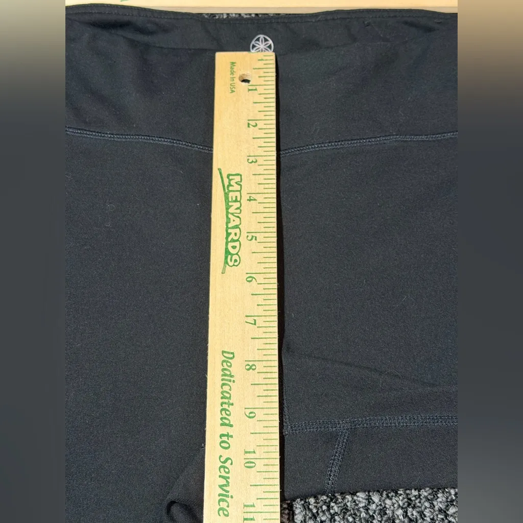 GAIAM Women's Black 7/8 Leggings Size Large Detail Yoga Pants - Image 2