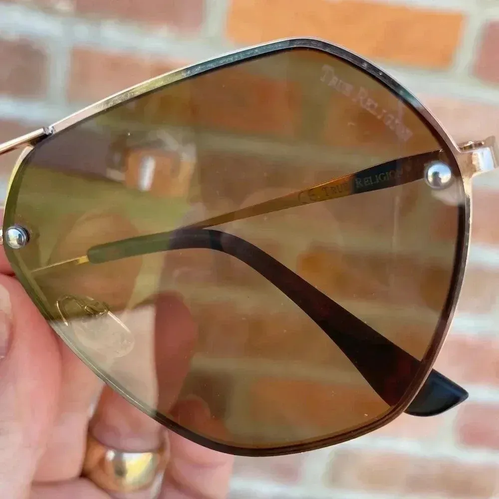 True Religion Sunglasses Womens Unisex Gold Tone - Image 2