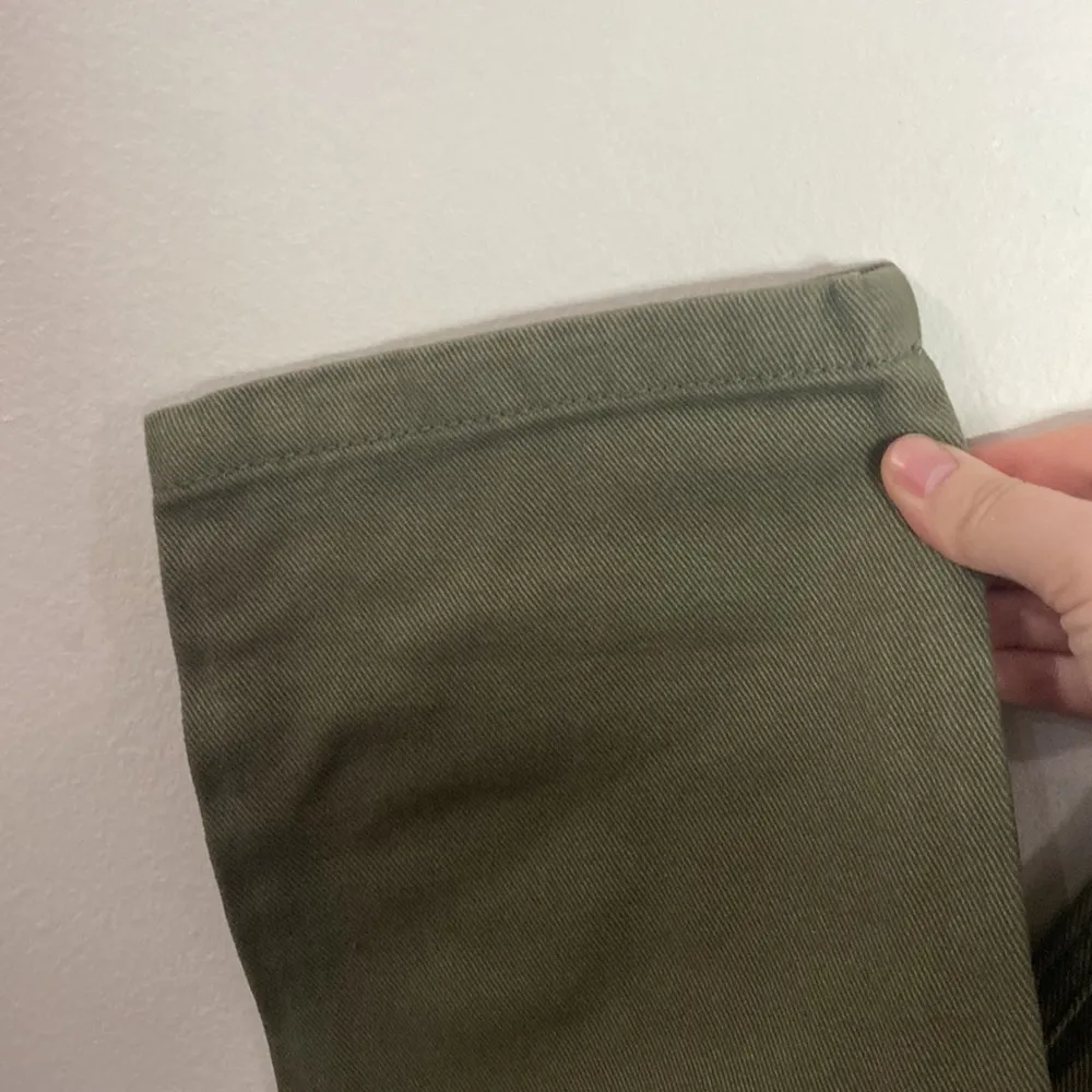 We Wore What  utility pant solid rigid denim in olive size 25 - Image 10