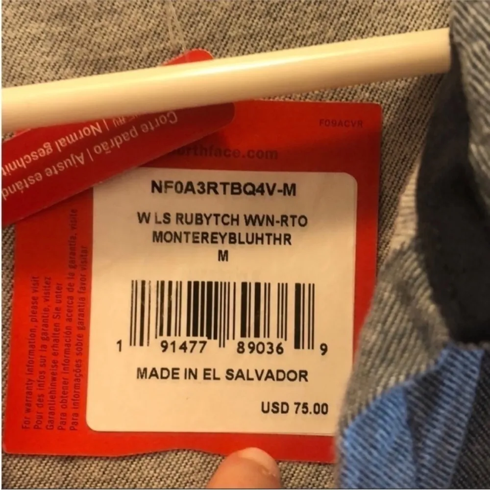 The North Face Size Medium Button Down Shirt. - Image 9