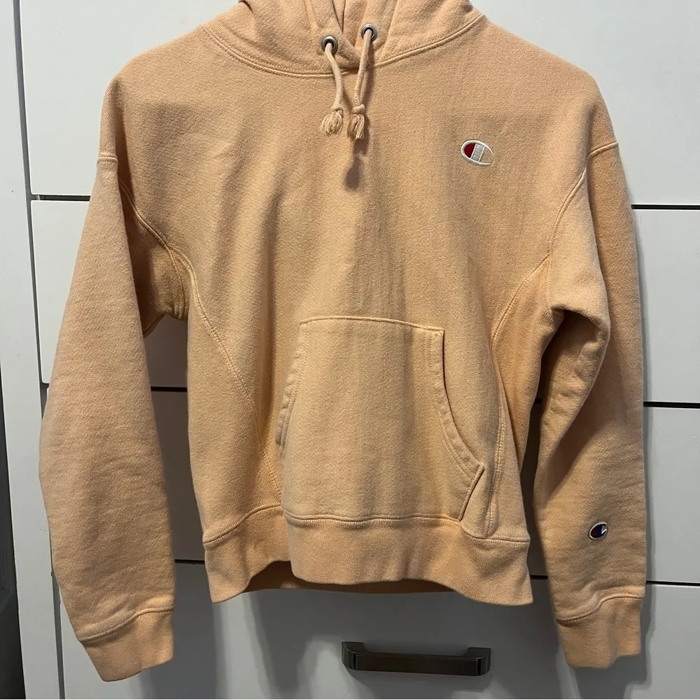 Champion Reverse Weave Peach Colored Sweatshirt - Image 2