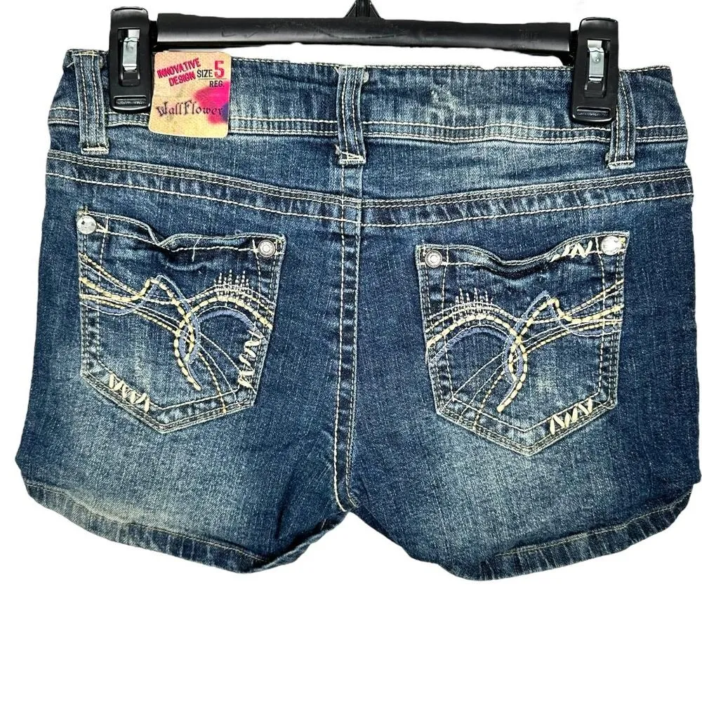 Wallflower Best Fitting Distressed Jean Shorts Size 5 Regular Blue - Image 2