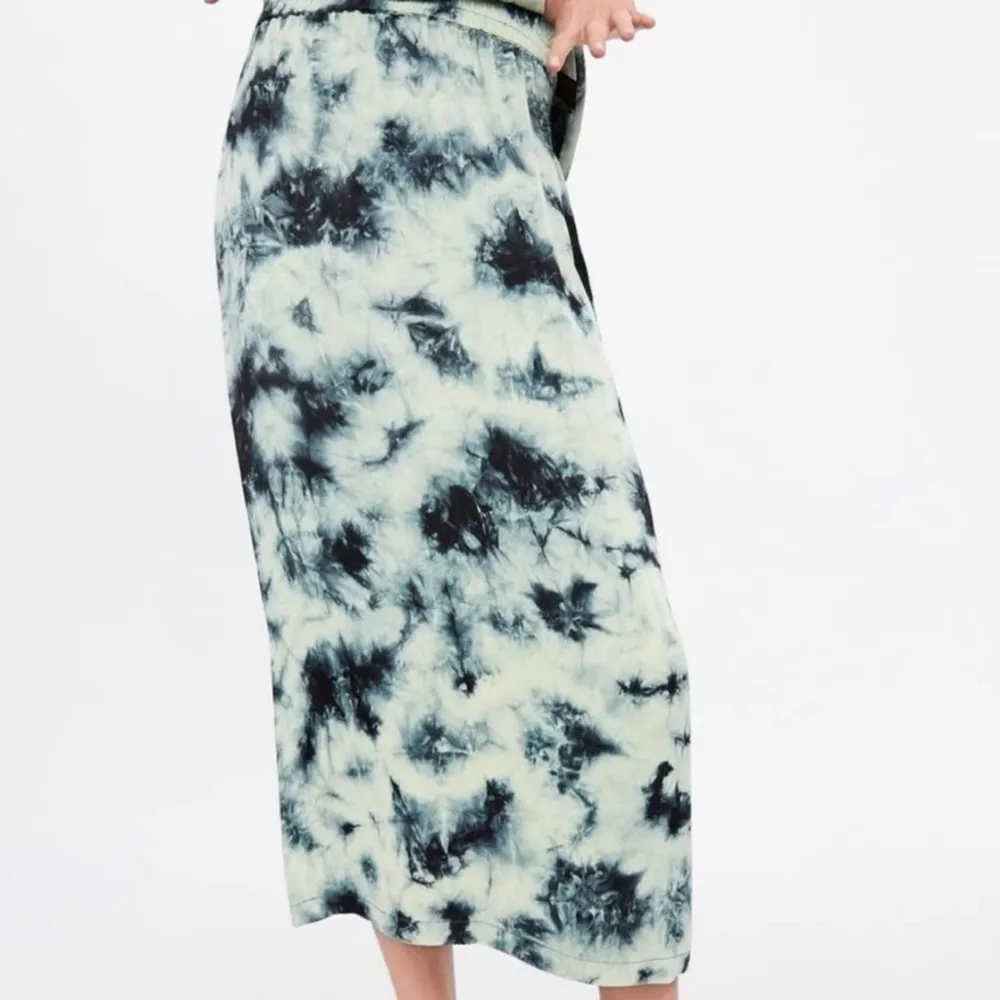 Zara Batik Green Blue Tie Dye Crinkle Midi Sirt Size Small - Image 10