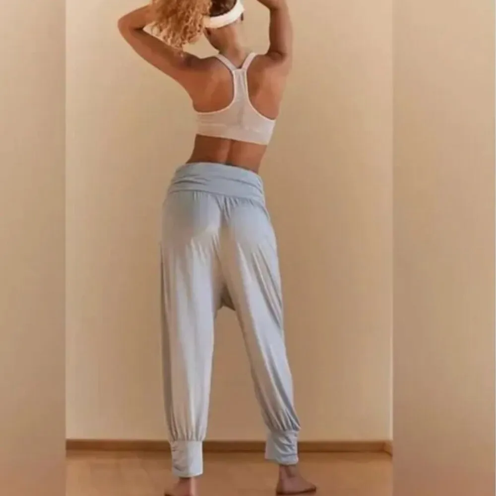 NWOT FREE PEOPLE Movement X Free People Victory Harem Pants - Beach Fog - Image 4