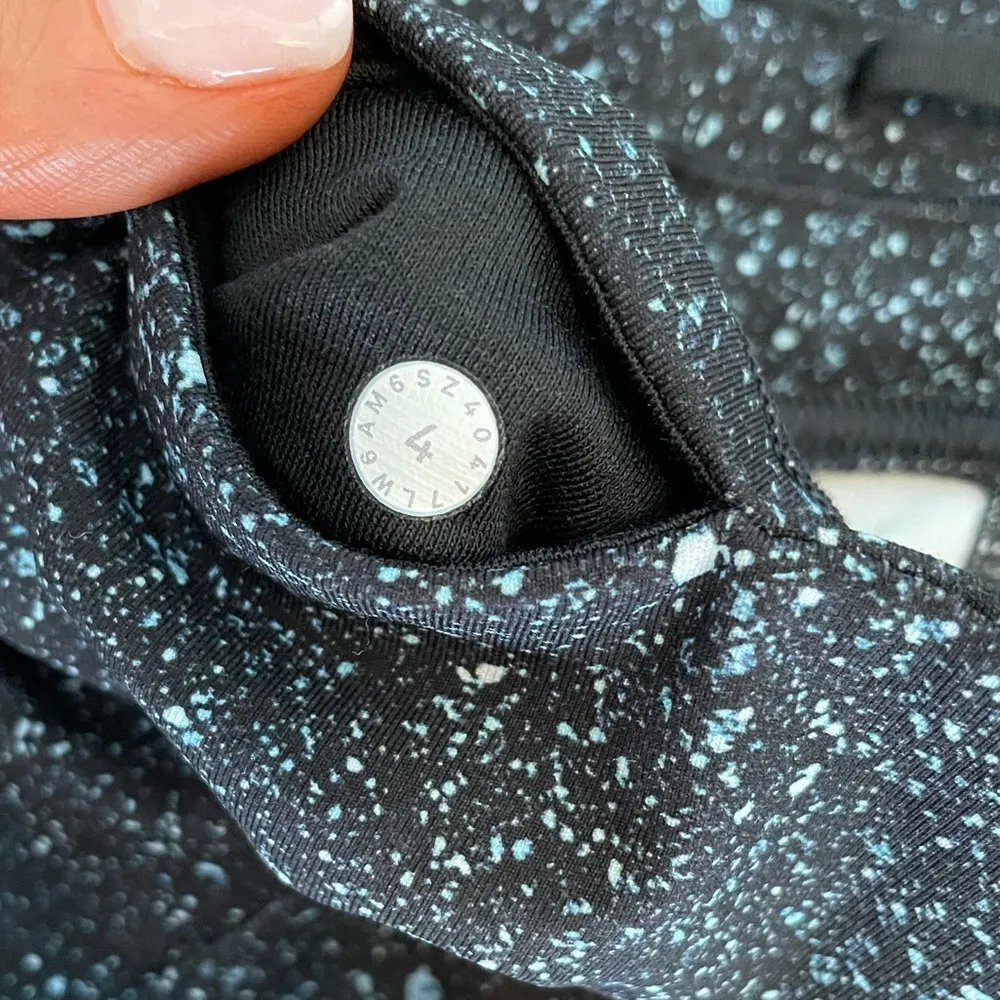 NWOT LULULEMON Lead The Pack Crop Size 4 - Image 6