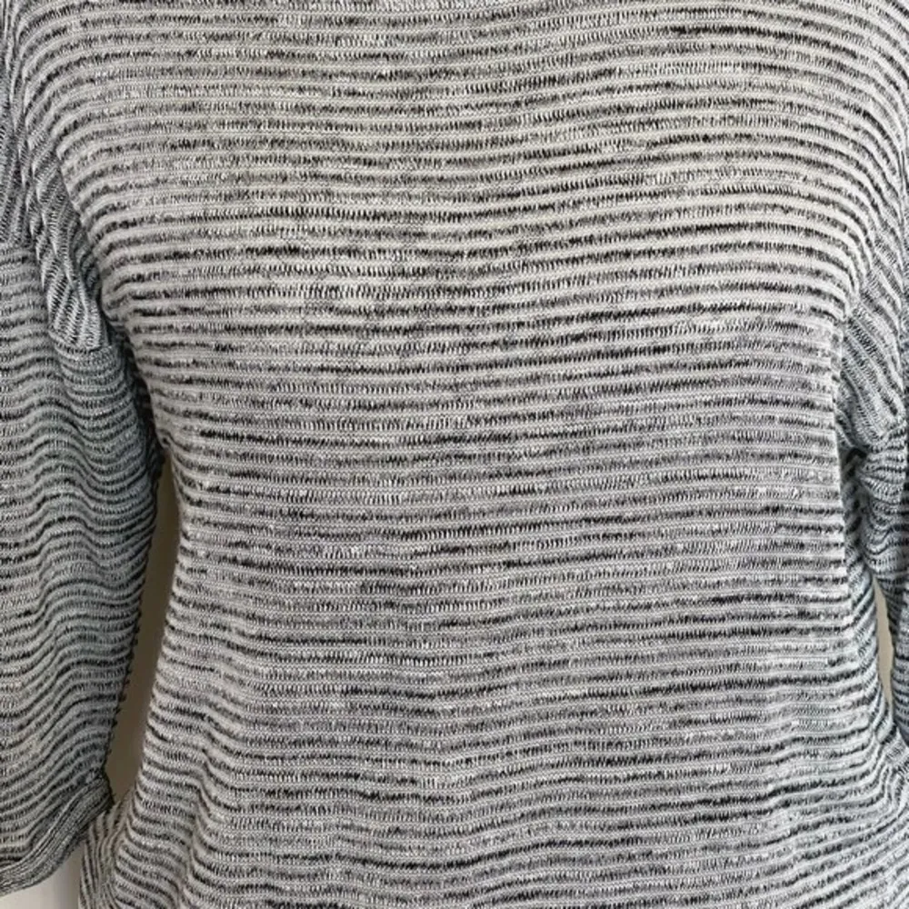 H&M Divided Womens Gray Light Sweater Stretch Sz XS Knit Textured Rolled Sleeve - Image 5