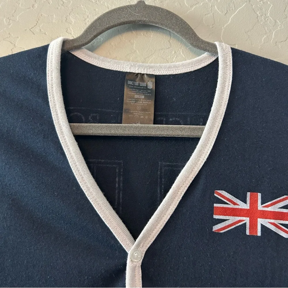 Her Universe Dr Who Tardis Union Jack navy blue cardigan sweater size medium - Image 4