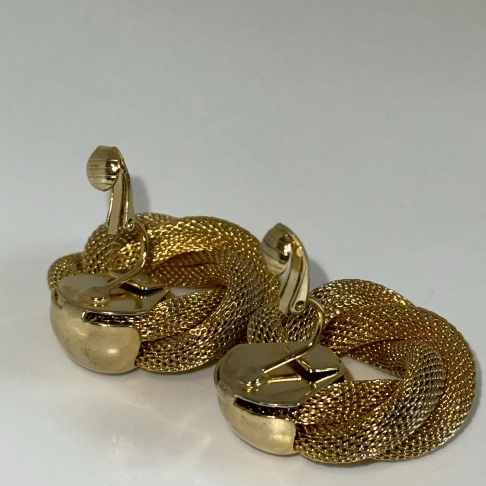 Vintage Avon Woven Mesh Door Knocker Clip On Earrings Gold Tone - Image 8