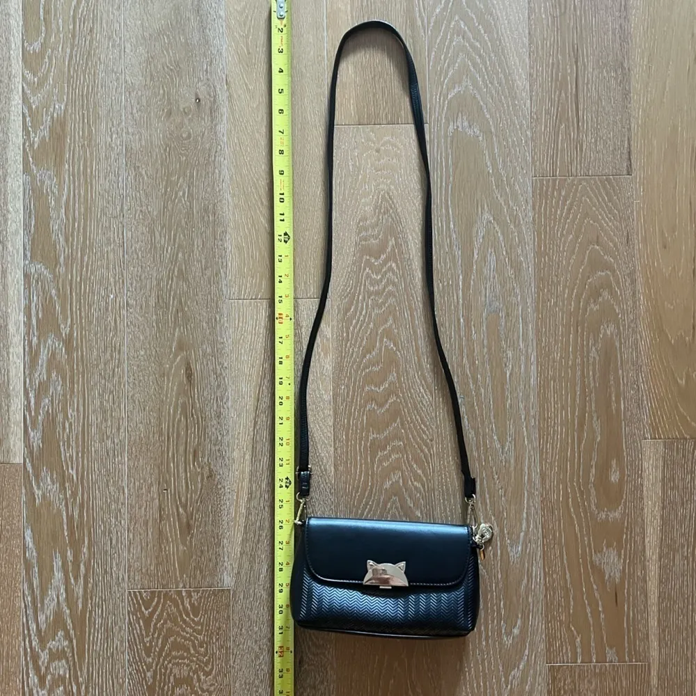 Crossbody cat 🐱 handbag fair condition - Image 7