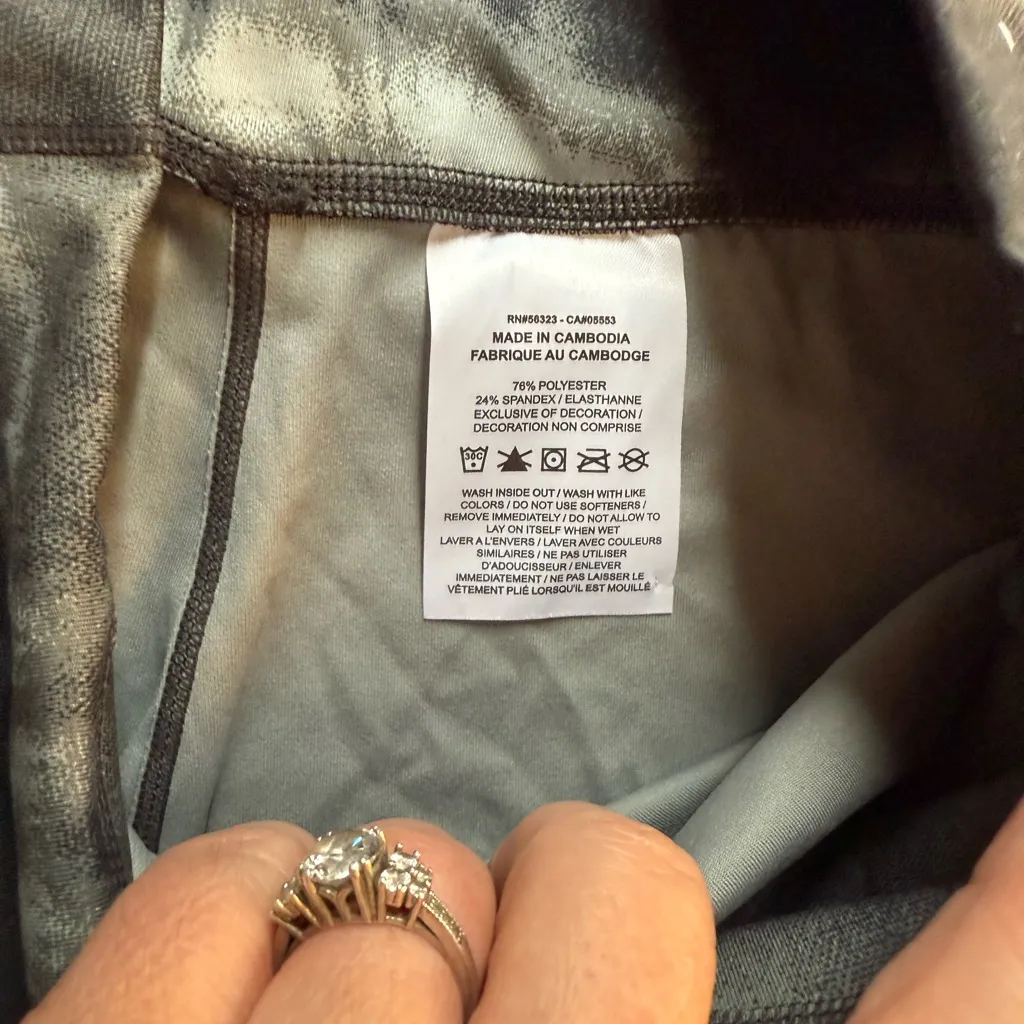 NWT Nike One Luxe Dri-FIT 7" Mid-Rise Printed Training Shorts DO7814-010 Size M - Image 4