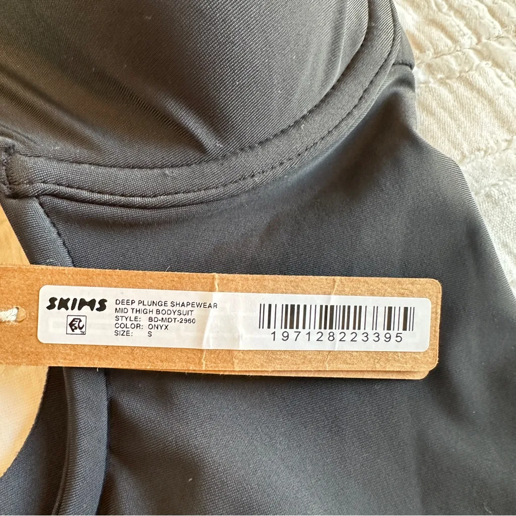 SKIMS  Deep Plunge Shapewear Mid Thigh Bodysuit Black NWT NEW Small Onyx - Image 4