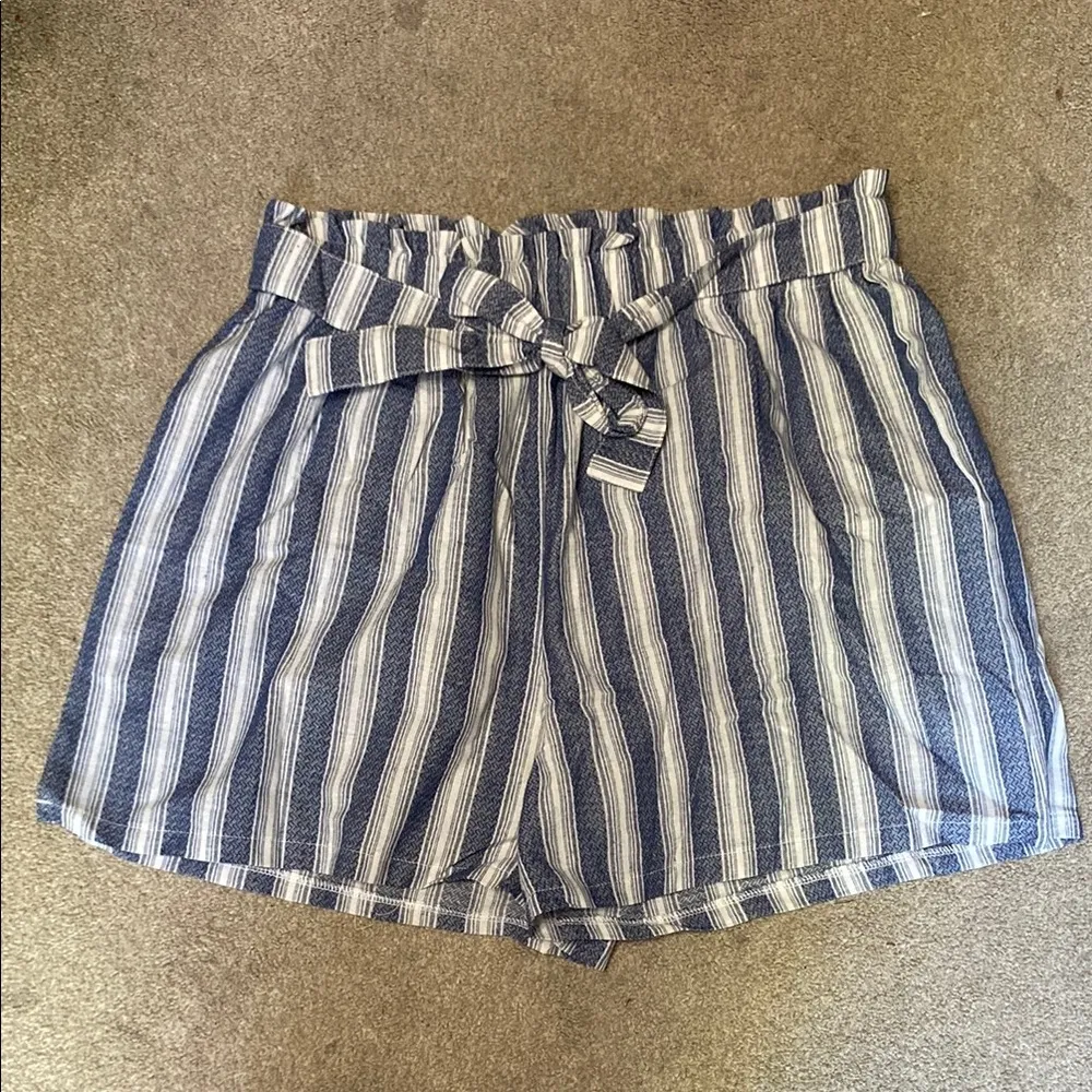 Cupshe Blue Striped Paperbag High Waisted Shorts Size XL - Image 3