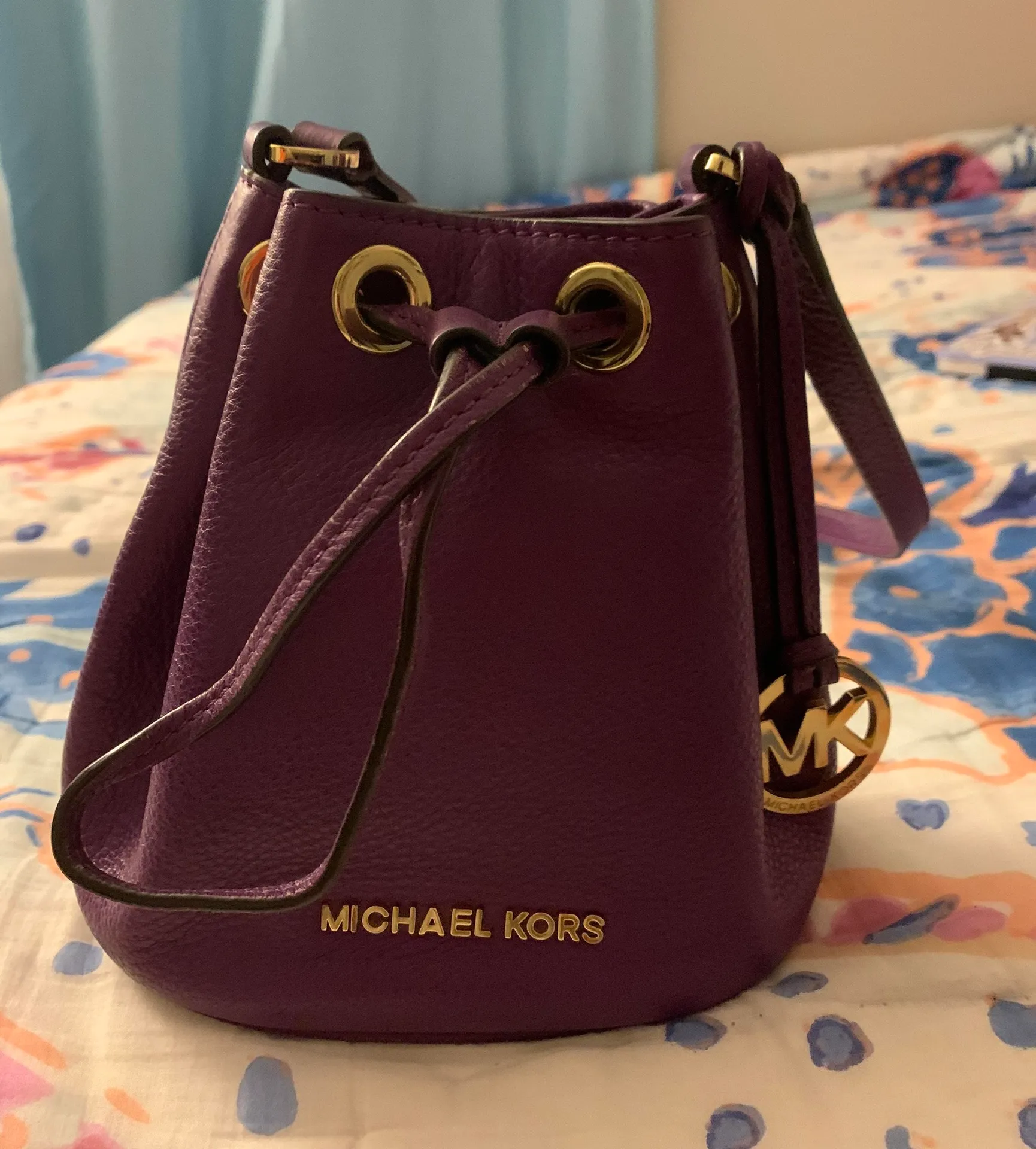Michael Kors Jules Drawstring Crossbody Bag - Image 2