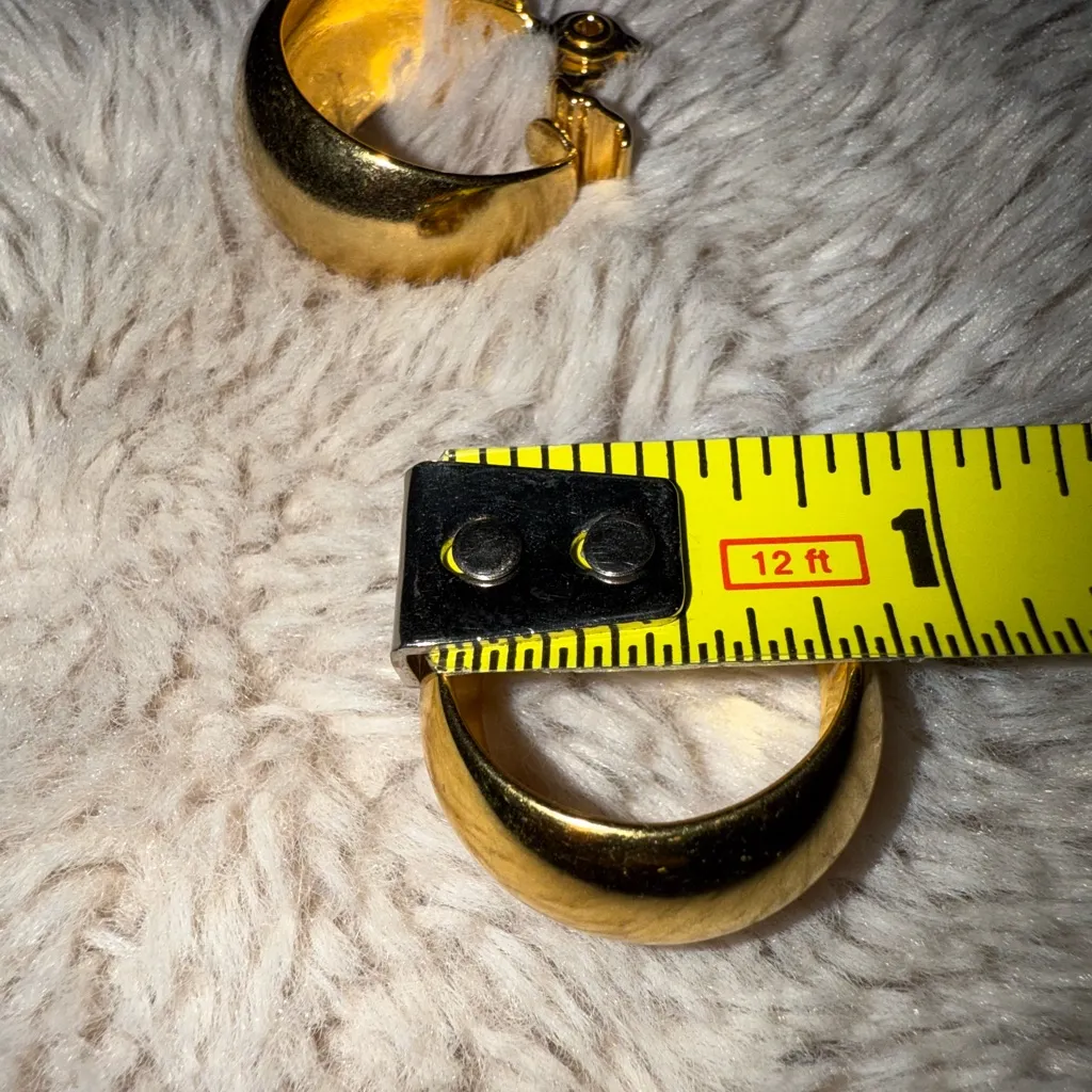 Vintage Monet Goldtone Metal‎ Hoop Clip On Earrings Chunky Wide Gold - Image 6