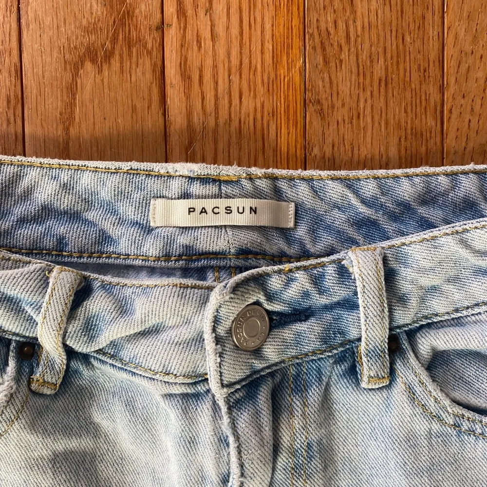 light wash blue Pacsun jeans - Image 4