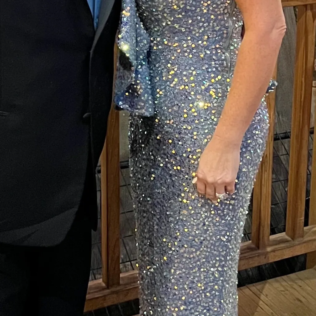 Mardi Gras ball gown super comfy stretch sequin size medium Gray - Image 4