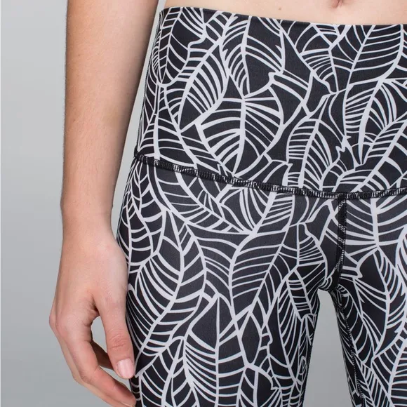LululemonUnder Pant *Full-On Luxtreme (Roll Down)
Pretty Palm Black Angel Wing - Image 2