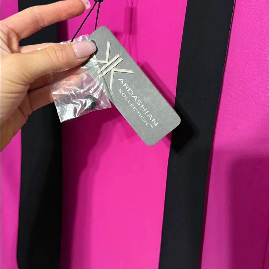 Kardashian Kollection hot pink blazer with black trim size large new with tags - Image 4