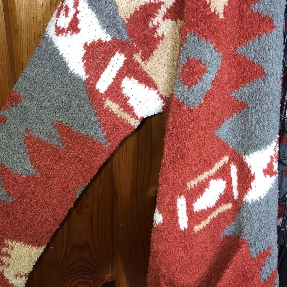 Warm and cozy life style Aztec cardigan orange/gray size medium fuzzy top​ - Image 4
