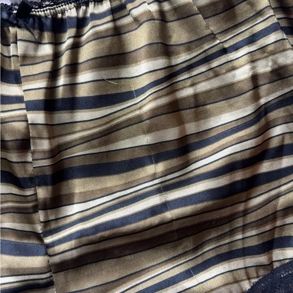 green and black striped design pj set pajama set with black floral lace trim Size L - Image 3